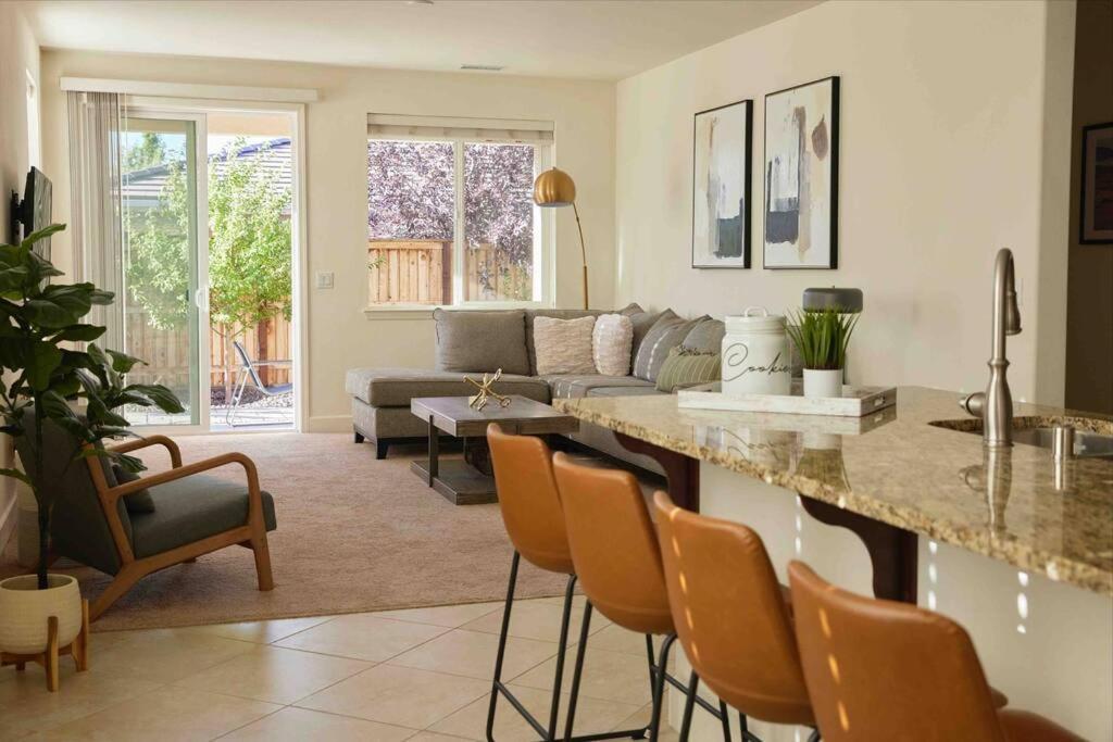New Upscale House, Tahoe 30-Min W/ Cal King Reno Exterior photo