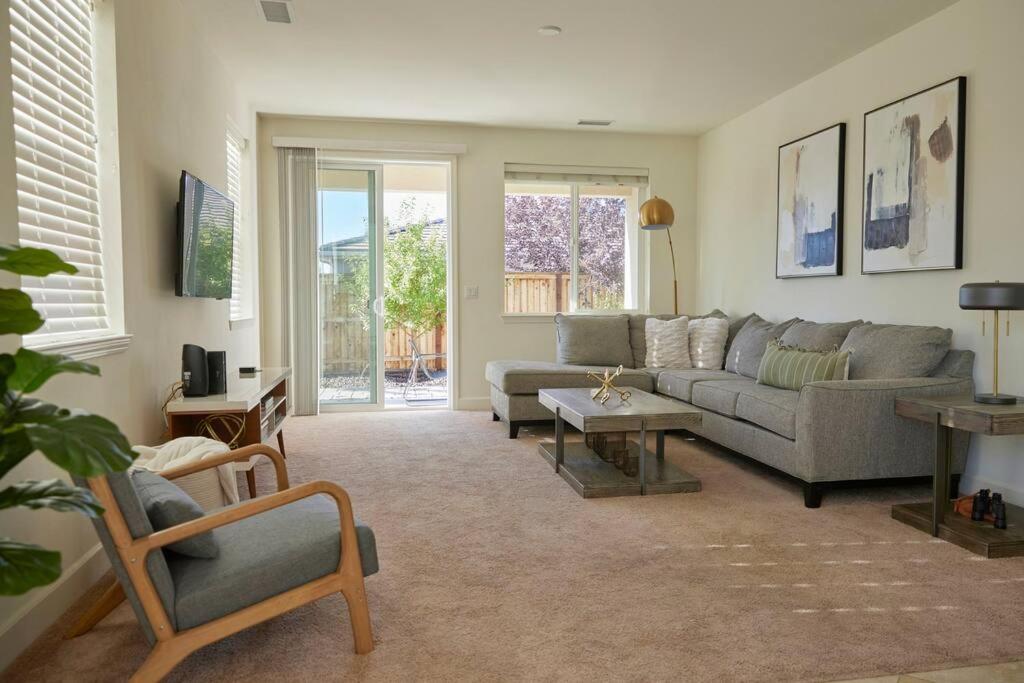 New Upscale House, Tahoe 30-Min W/ Cal King Reno Exterior photo